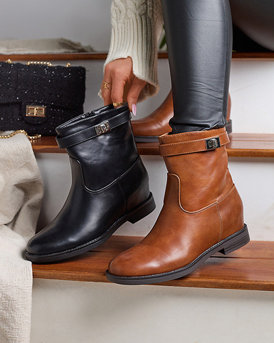 OUTLET Női csizma rejtett horgonnyal, fekete színben Leverrs- Footwear
