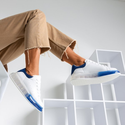 Fehér és kék tornacipő vastagabb judita talppal - Lábbeli