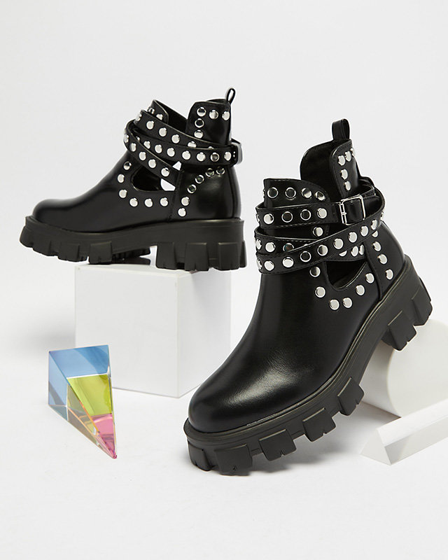 Fekete női csizma masszív Avarna talpon - Lábbeli