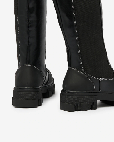 Royalfashion Női félvállas csizma fekete színben Blyss