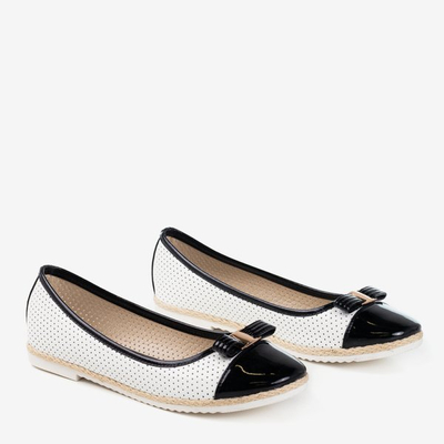 Biało-czarne baleriny z ażurową cholewką Belsta - Obuwie