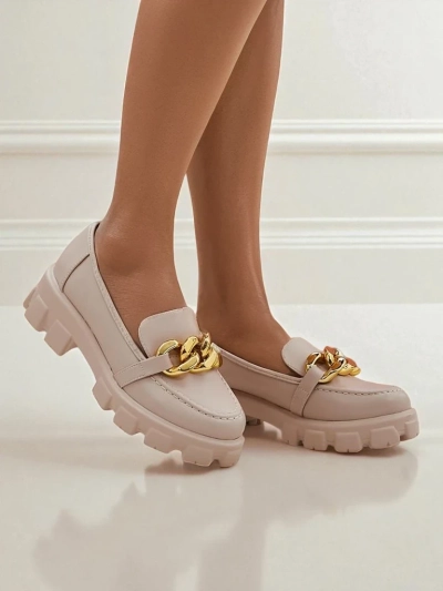 Callista bézs női loafer lánccal, lapos sarokkal, ökológiai bőrből