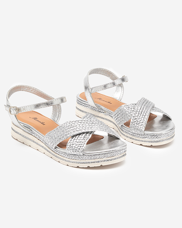 OUTLET Ezüst női szandál fonott és csillámos Metifa - Lábbeli