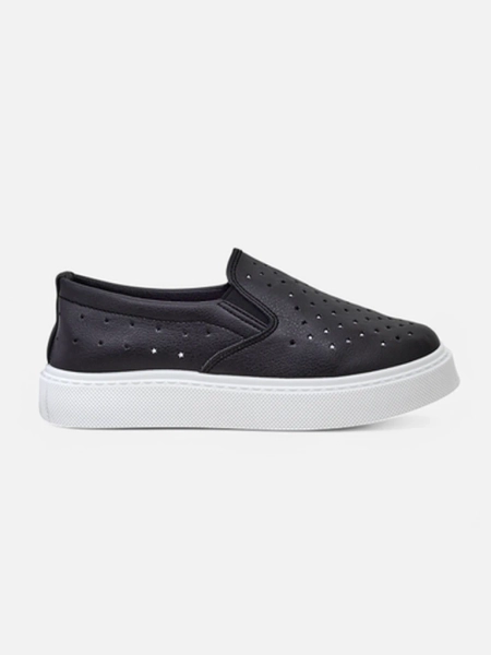 Royalfashion Lyukacsos női slip-on cipő Emayla