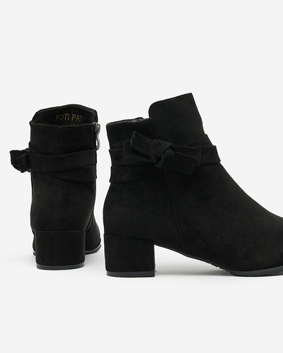 Royalfashion Fekete női alacsony tűsarkú csizma Referra