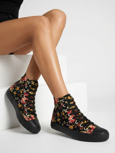 Royalfashion Női magas fekete tornacipő virágmintával Fahenna