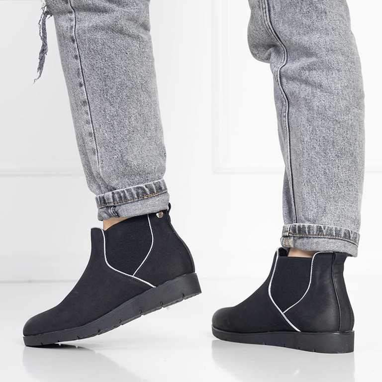 OUTLET Elegáns női csizma fekete Zulla- Lábbeli