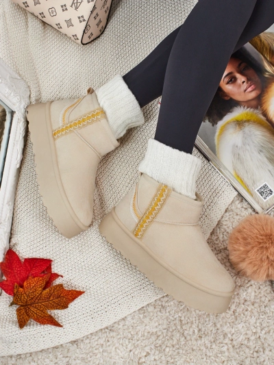 Pravel rövid női hócsizmák