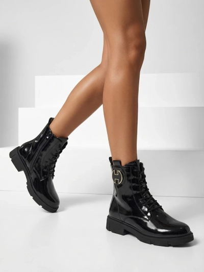 Kalen lakkozott fűzős női bokacsizma