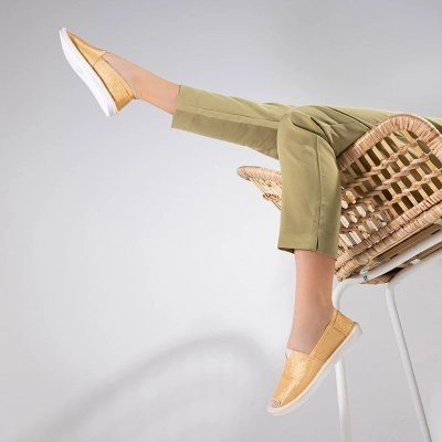 OUTLET Sárga női espadrillák fényes cérnával Hagenti - Cipők