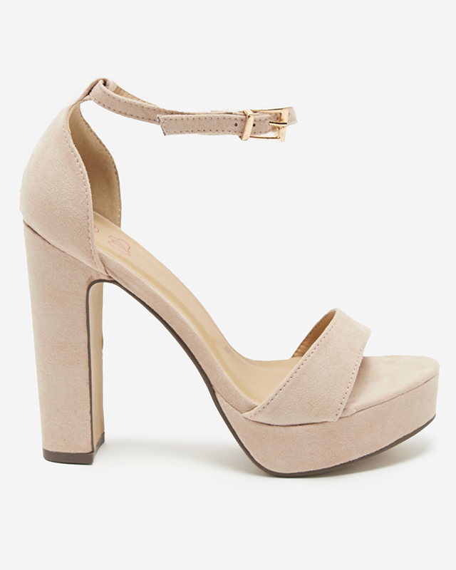 OUTLET Bézs színű női szandál magasabb sarokkal Cerista - Cipők