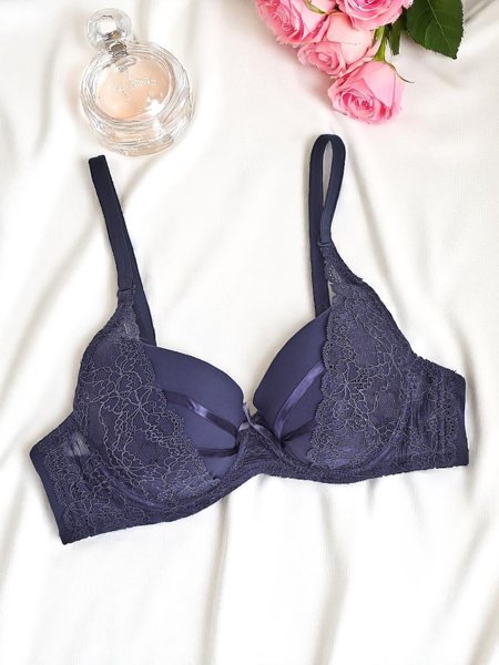 Royalfashion Női párnázott melltartó csipkével Melltartó Bella