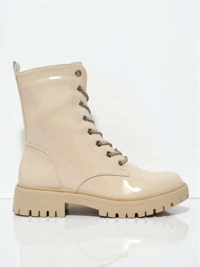 Fjorra lakkozott fűzős női bokacsizma