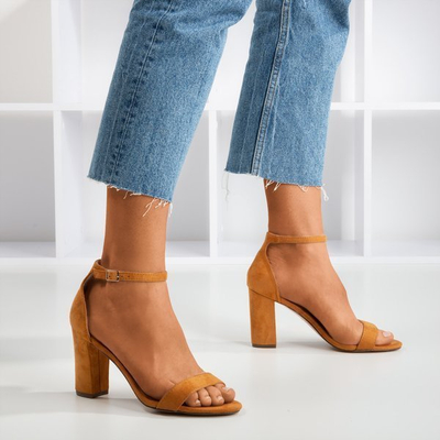 OUTLET Barna színű női szandál Sweet Honey poszton - Lábbeli