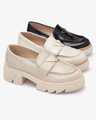 Lakkozott női fekete mokaszin díszítéssel Sarix - Lábbeli