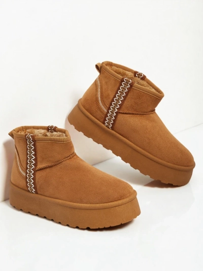 Pravel rövid női hócsizmák