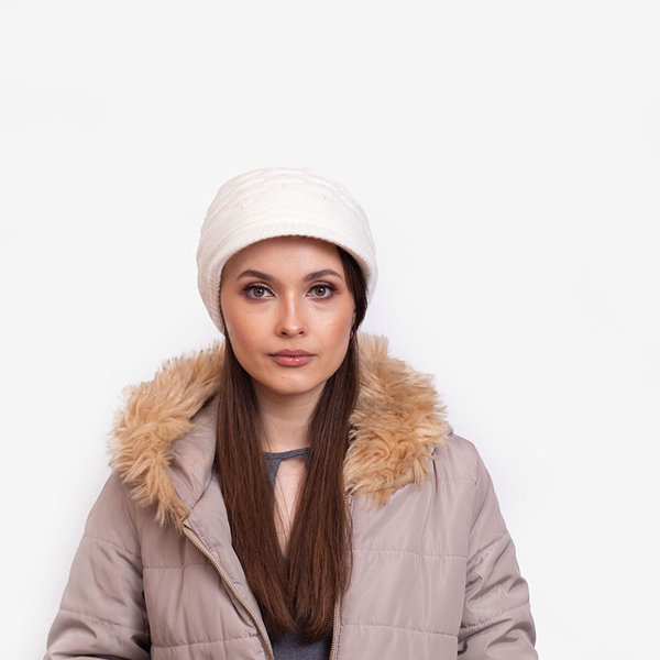 Női fehér meleg sapka gyöngyökkel - Kiegészítők