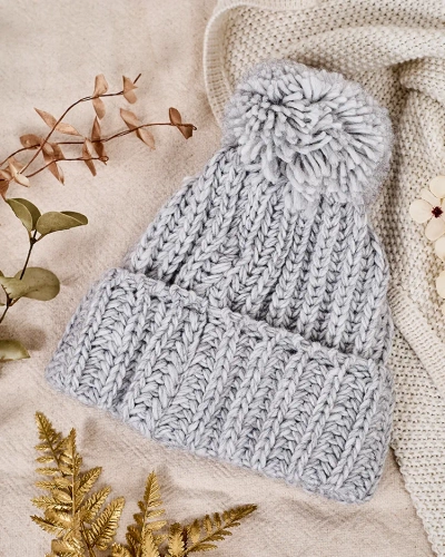 Royalfashion Női kötött sapka bojival