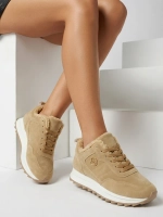 világosbarna || barna