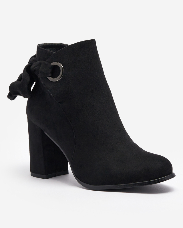 Női öko-szarvasbőr csizma masnival, fekete színben Agarol- Lábbeli