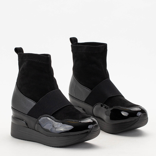 Fekete női csúszós csizma dombornyomással és lakkbőrrel Keledi - Cipő