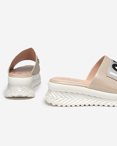 Női bézs színű fényes papucs Sosha- Footwear felirattal