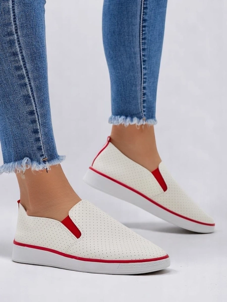 Royalfashion Női perforált slip-on cipők Kassias