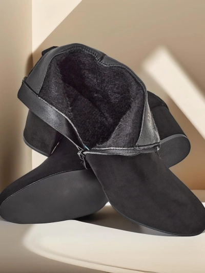 A Royalfashion női csizma egy oszlopon Eloron
