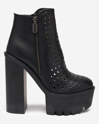 OUTLET Fekete női áttört csizma az Elangel-Footwear poszton