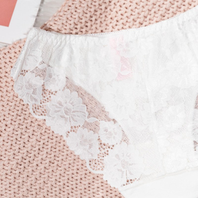 Női fehér bugyi csipkével - Fehérnemű