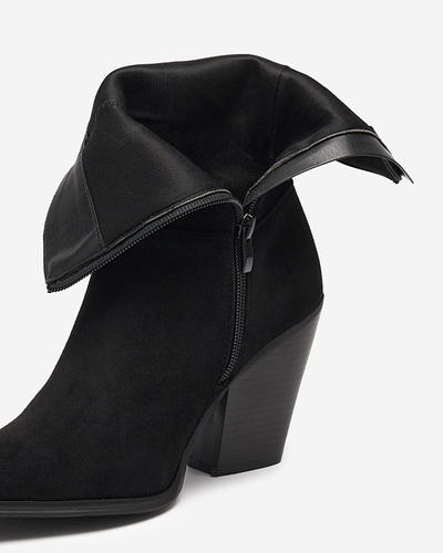 Fekete cowboy csizma magasabb oszlopon, bojttal Tatzul - Lábbeli