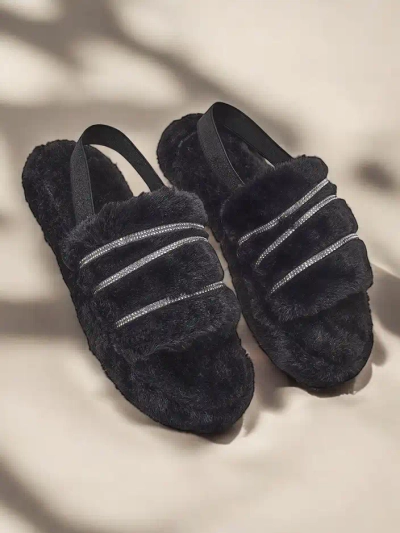 Royalfashion Női prémes papucsok strasszokkal Ferrems
