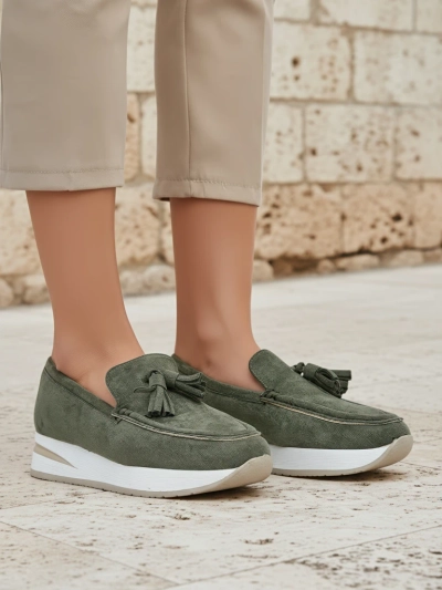 Aurelia Verde – Zöld női öko-velúr mokaszinok 4 cm-es éktalppal