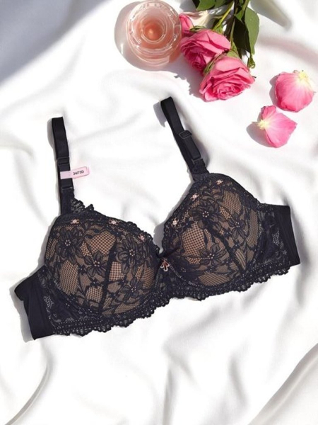 Royalfashion Női párnázott csipkés melltartó Delicate Grace