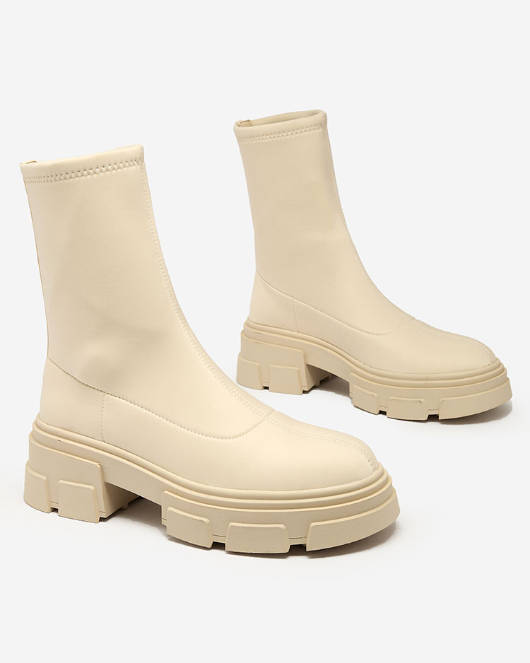 Royalfashion Női öko-szarvasbőr csizma bézs színben Classy Girl