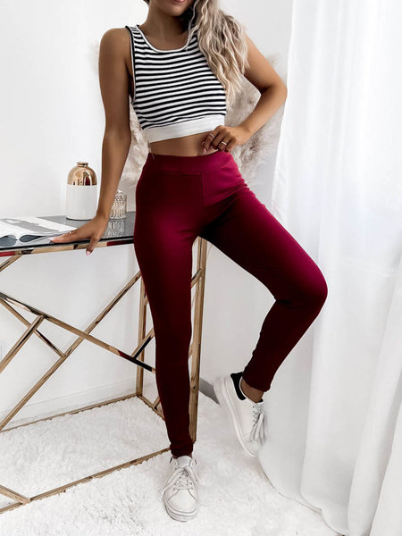 Női leggings burgundi színben- Ruházat
