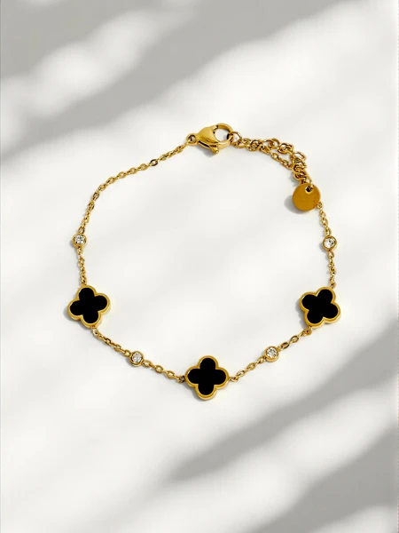 Aurelia Bianca karkötő fekete gyöngy virágokkal, aranyozott