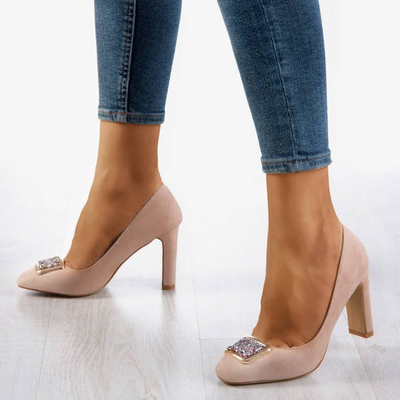 OUTLET Bézs színű szivattyúk egy magasabb oszlopon, Adena díszítéssel - Lábbeli