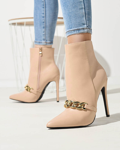 OUTLET Bézs színű, lánccal díszített tűsarkú csizma Rittle- Footwear