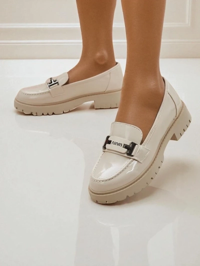 Atena bézs női loafer lapos sarokkal, ökológiai bőrből