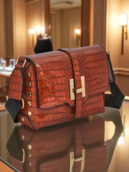 Royalfashion Lakkozott kis női táska műbőrből Velia Crest