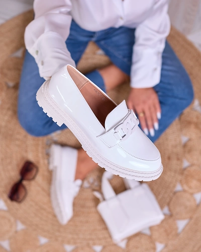 Royalfashion Fehér lakkozott női mokaszin Dafench