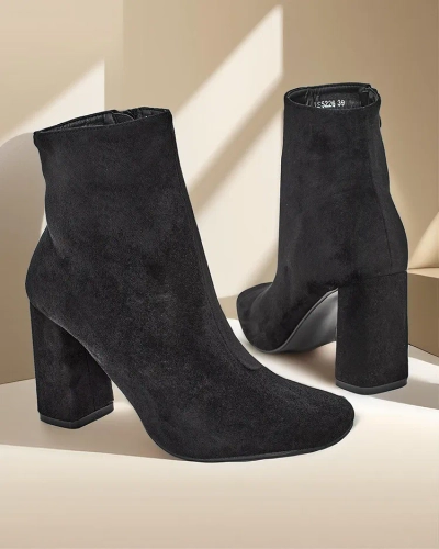 Royalfashion Eco-suede női bokacsizma egy oszlopon Emoro