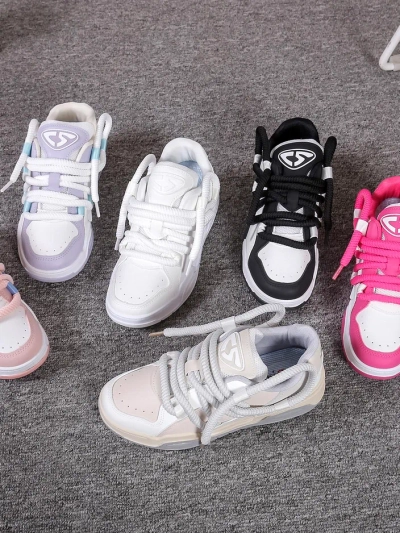 Royalfashion Női sportcipők dekoratív fűzőkkel Clesiv