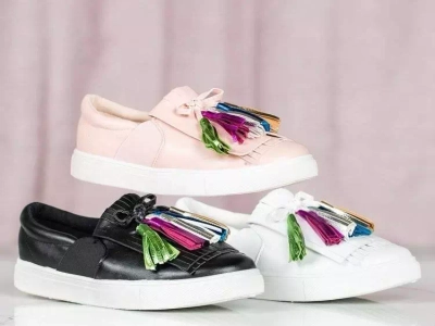 OUTLET Fekete sportcipő Osederra rojtokkal - Lábbeli