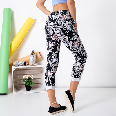 Fekete női nadrág rózsaszín virágokkal - Ruházat