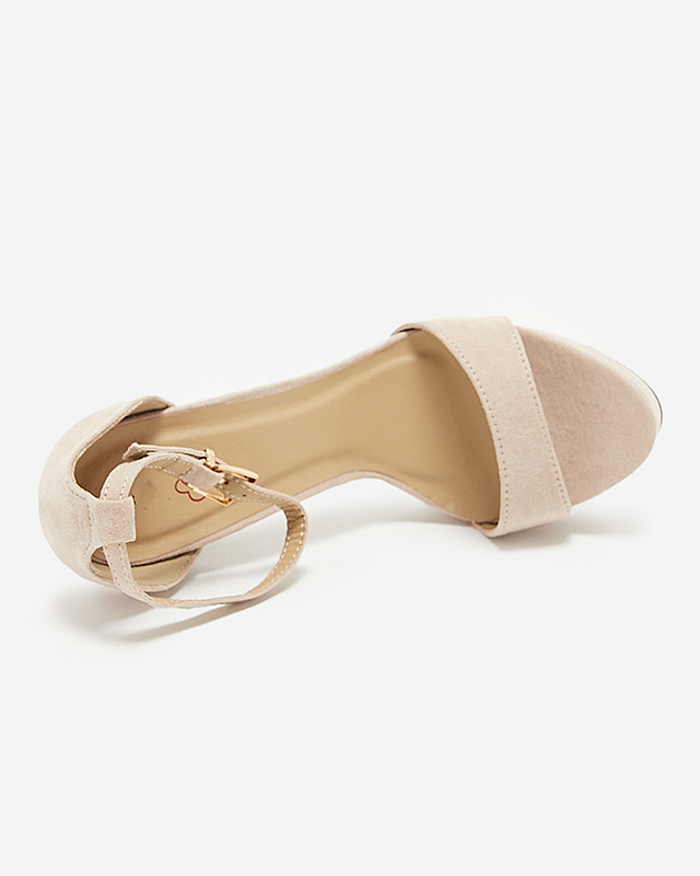 OUTLET Bézs színű női szandál magasabb sarokkal Cerista - Cipők