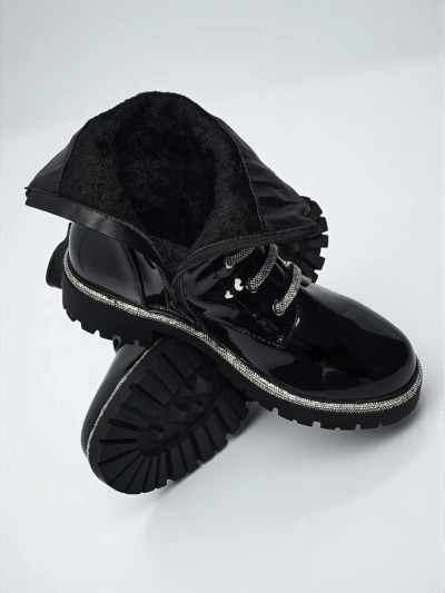 Fjorra lakkozott fűzős női bokacsizma