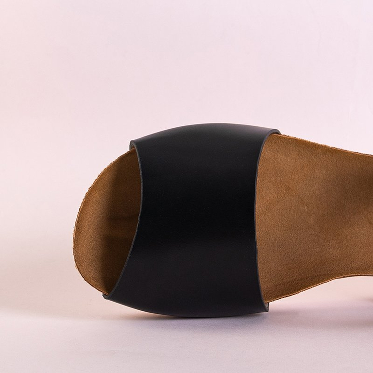 OUTLET Fekete Astrea női lapos szandál - Lábbeli