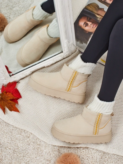 Pravel rövid női hócsizmák